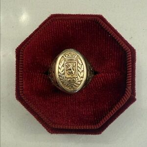 Gold Signet Ring with Crest